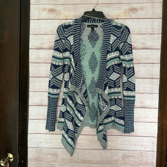 Derek heart sweater/cardigan - Picture 2 of 8